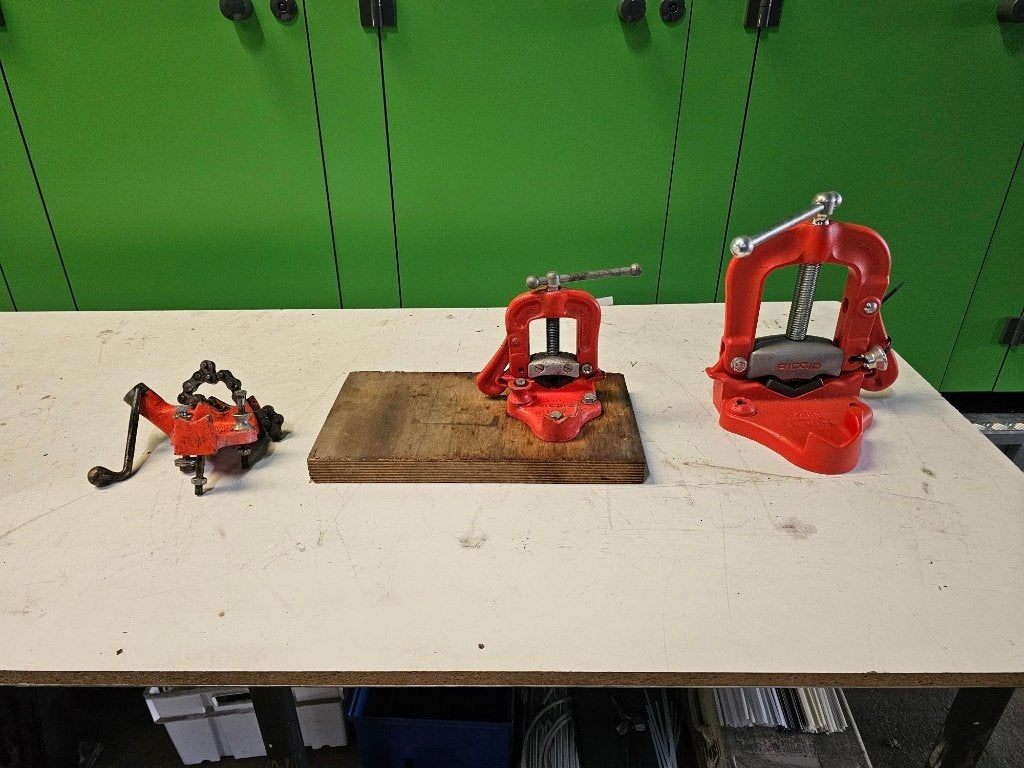 2x Ridgid pijpklem buisklem kettingklem Werkbank klem, Ophalen, Gebruikt, Ridgid, Nn