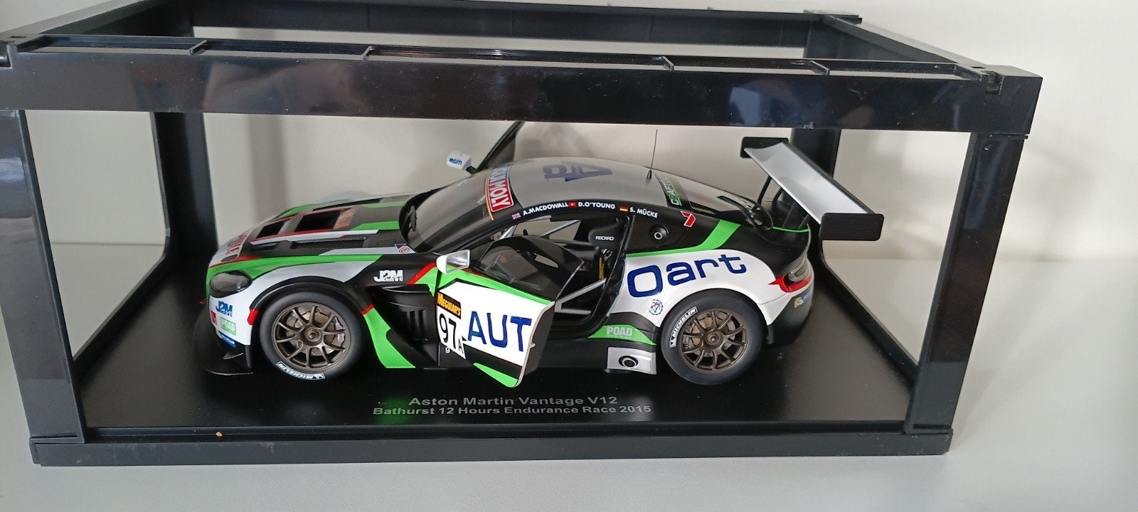 Aston Martin Vantage V12 Bathurst Autoart, Hobby en Vrije tijd, Modelauto's | 1:18, Verzenden, Nieuw, Auto, Autoart