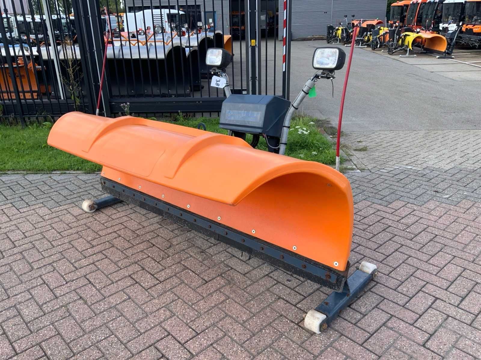 2000 Nido SNK210-R Sneeuwploeg, Zakelijke goederen