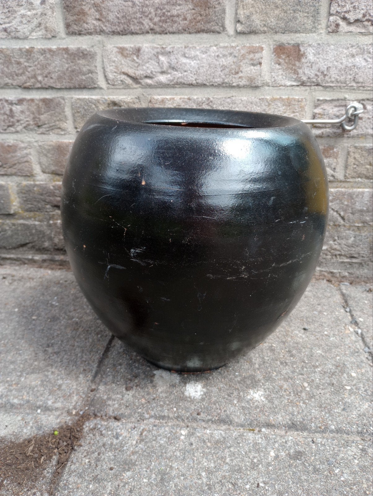Zwarte ronde bloempot van aardewerk, Ophalen, Gebruikt, Aardewerk, Binnen