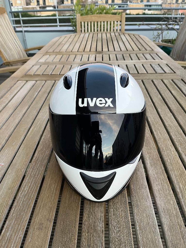 Prachtige UVEX motorhelm in maat small = maat 56, Motoren, Kleding | Motorhelmen, Overige merken, Kinderen, Ophalen of Verzenden