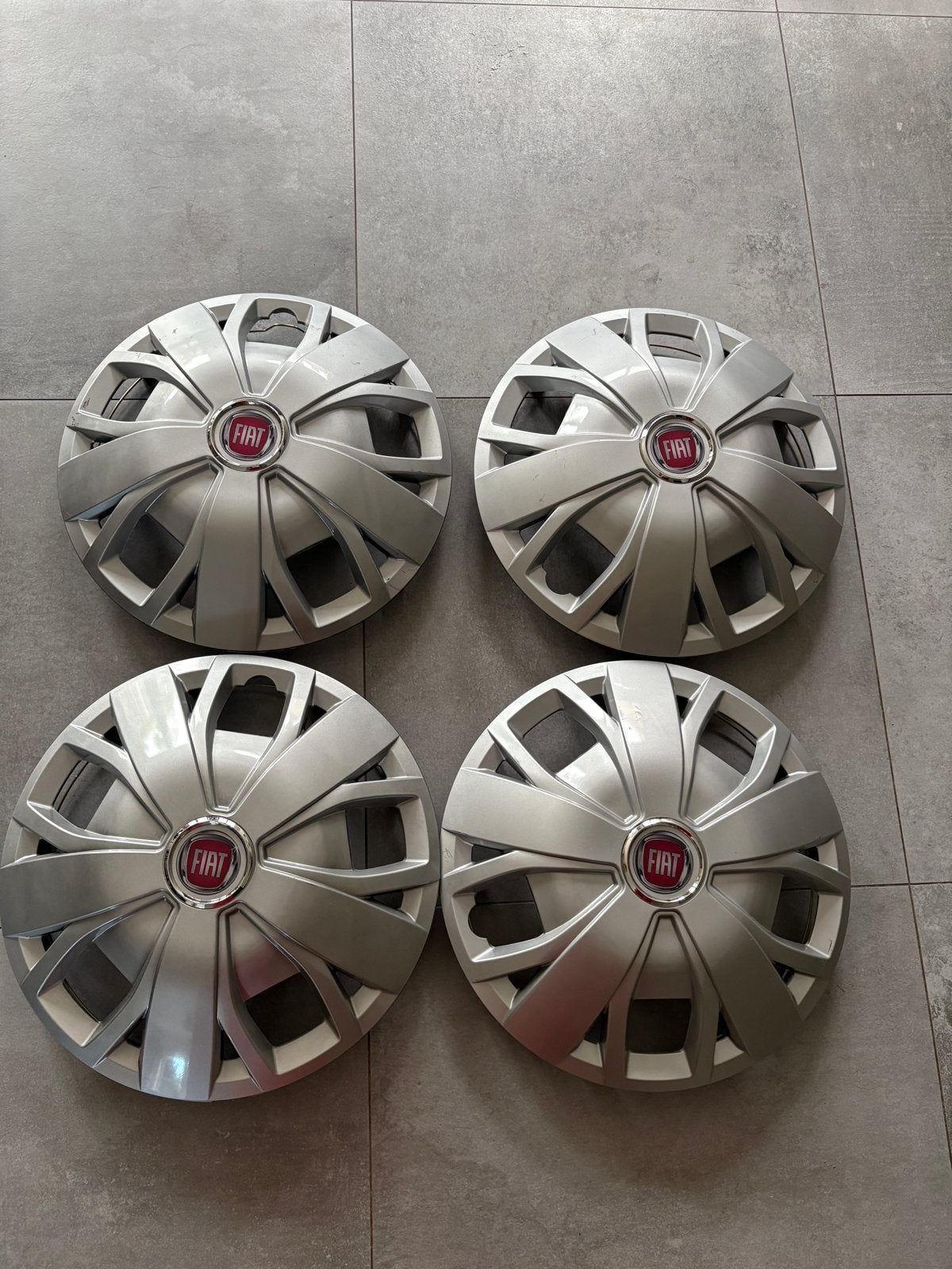 Set van 4 Fiat wieldoppen 16 inch, Auto diversen, Wieldoppen, Verzenden, Gebruikt