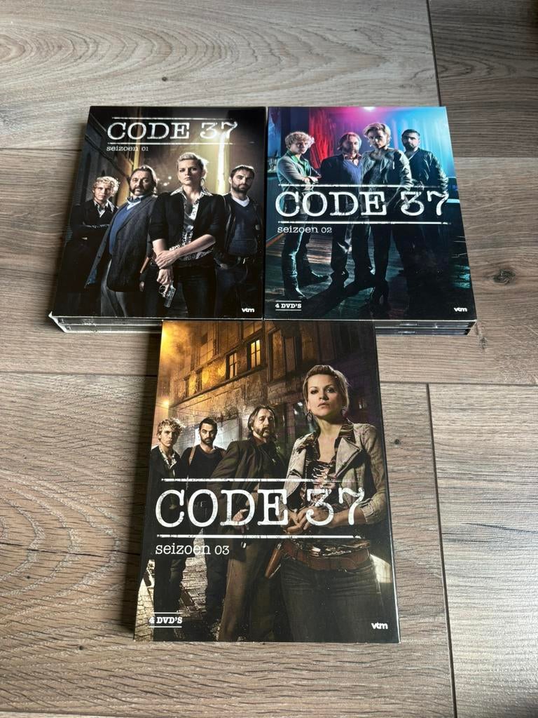 Code 37 complete serie seizoen 1 t/m 3, Vanaf 12 jaar, Ophalen of Verzenden, Zo goed als nieuw, Actie en Avontuur