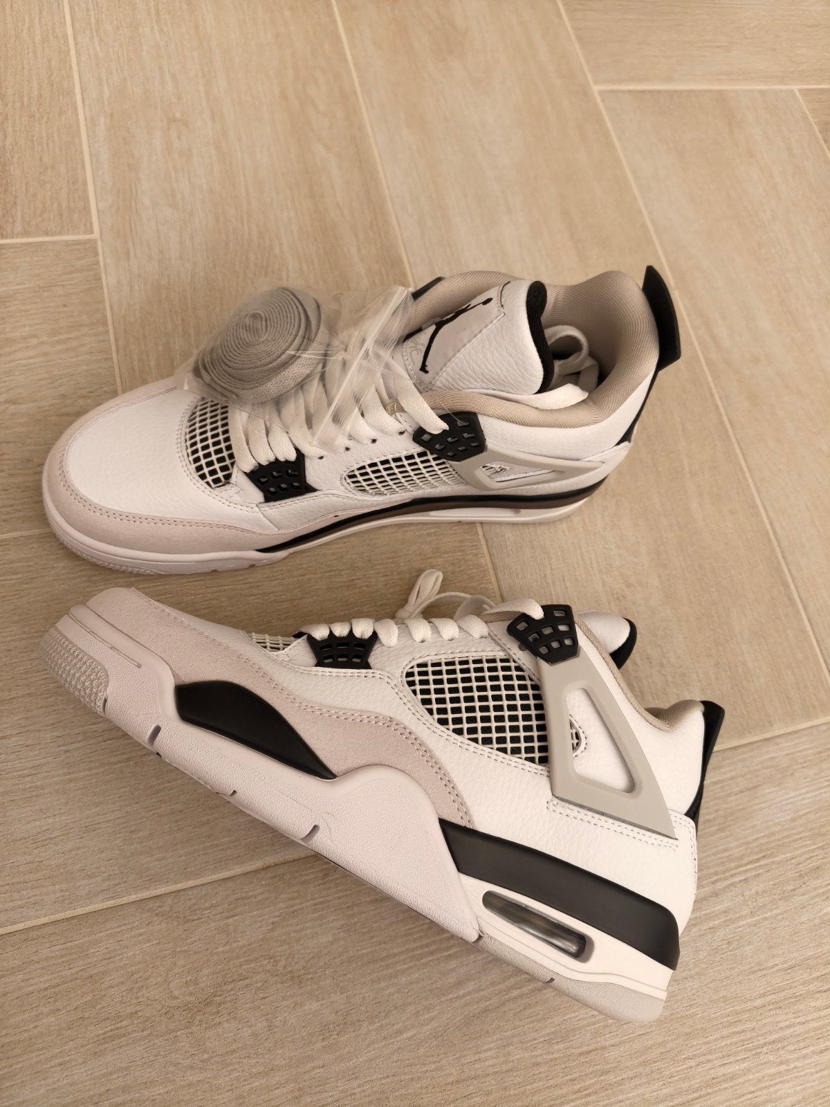 Air Jordan 4 Retro Military Maat 41 Zwart Wit Nieuw, Ophalen of Verzenden, Nieuw, Wit