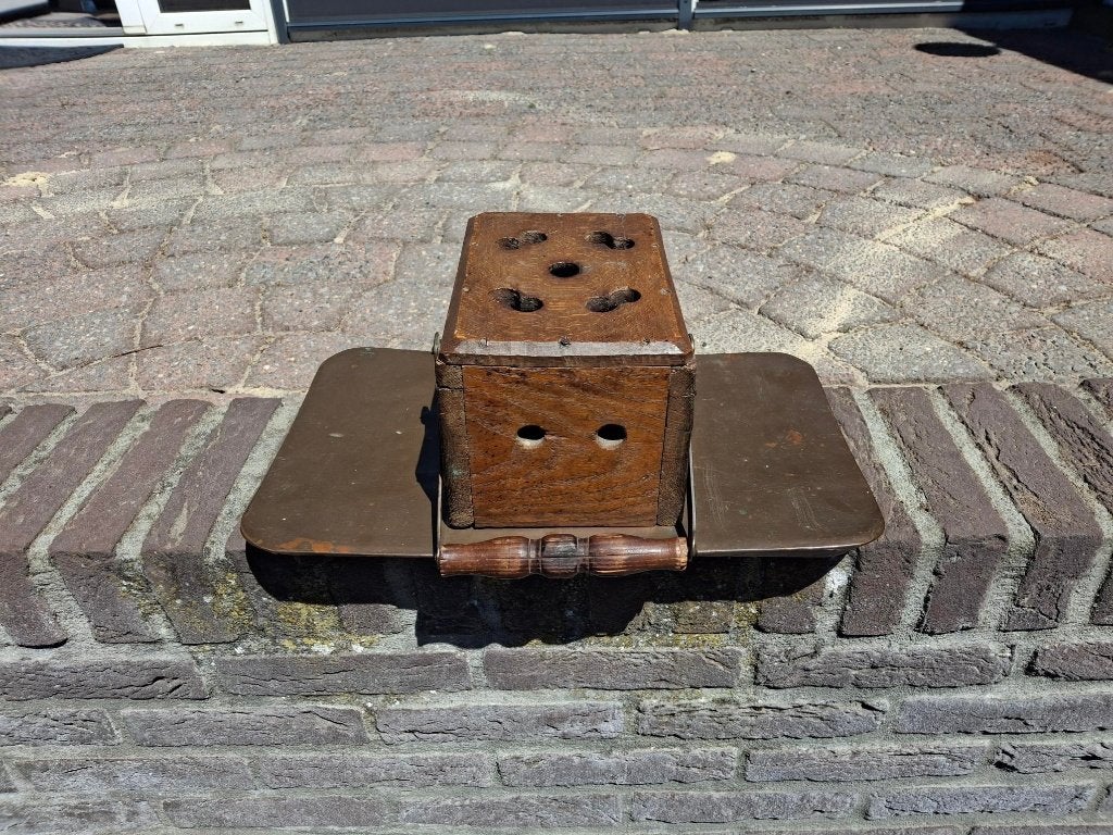 Antieke houten voetenstoof uit de 19e eeuw, Ophalen