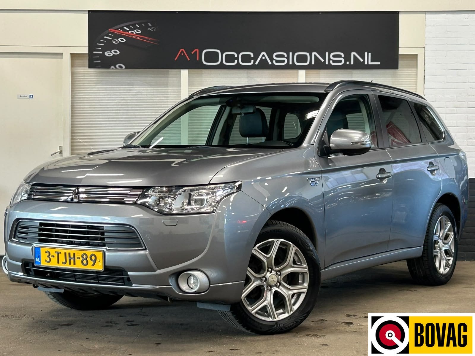 Mitsubishi Outlander 2.0 PHEV Intense + (bj 2014, automaat), Auto's, Automaat, 4 cilinders, Hybride Elektrisch/Benzine, SUV of Terreinwagen
