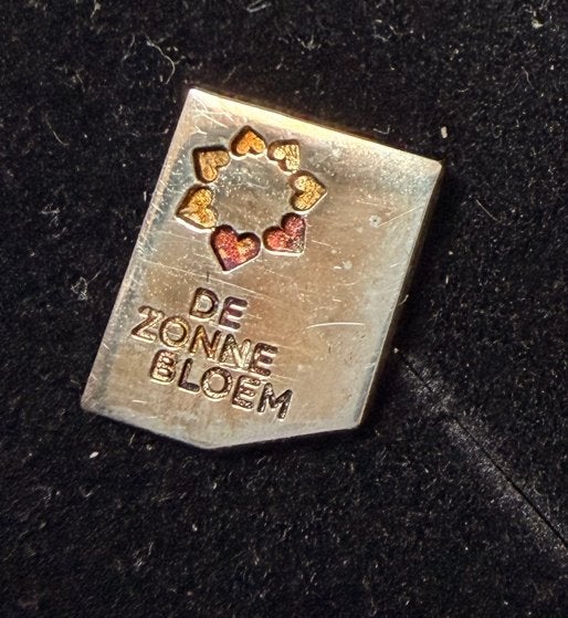 Vintage Zonnebloem Speldje - Steun de Zonnebloem, Verzamelen, Speldjes, Pins en Buttons, Verzenden, Gebruikt, Overige onderwerpen