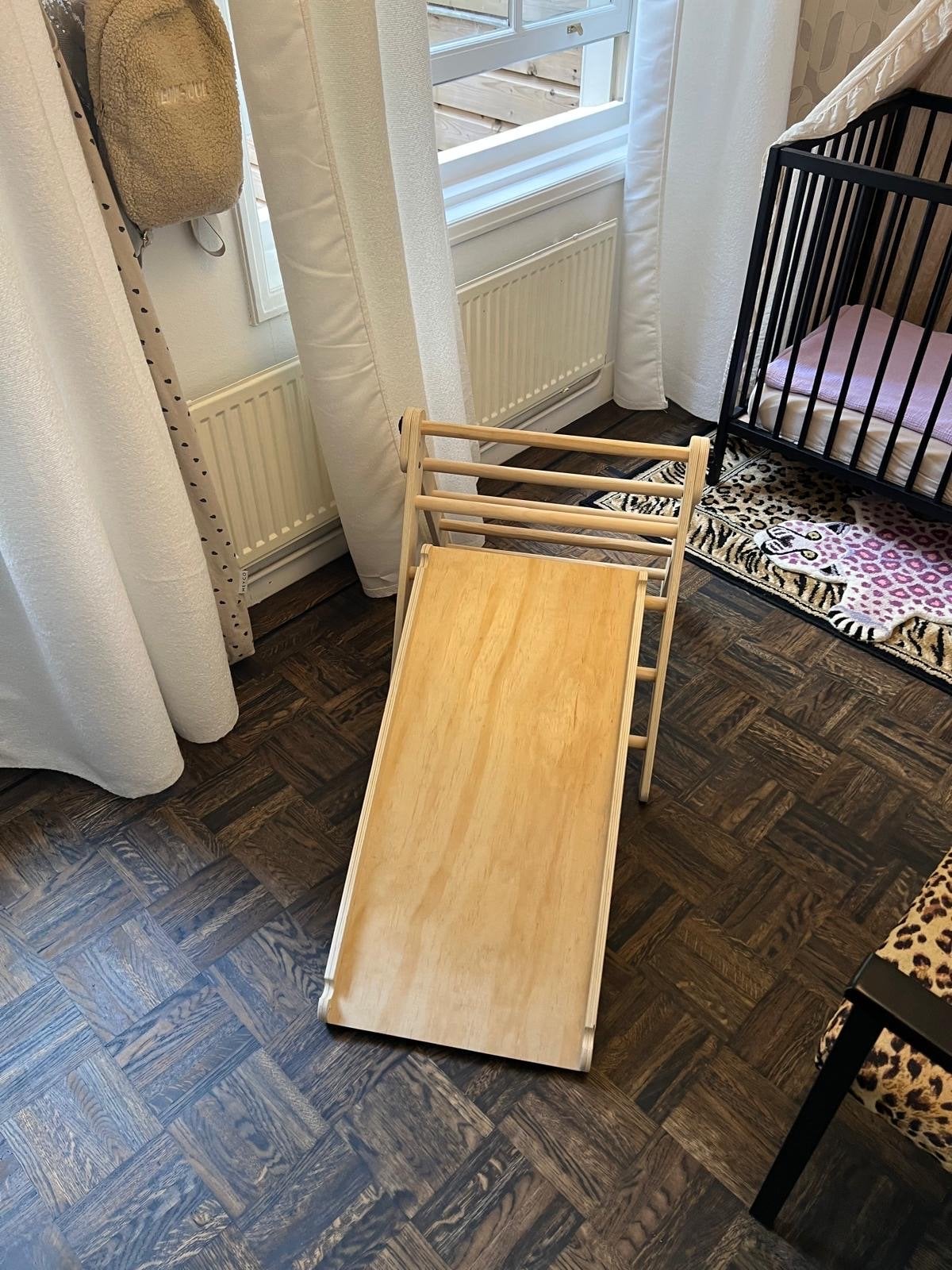Houten Klimrek met Glijbaan en schommelstoel., Kinderen en Baby's, Speelgoed | Buiten | Speeltoestellen, Ophalen, Zo goed als nieuw