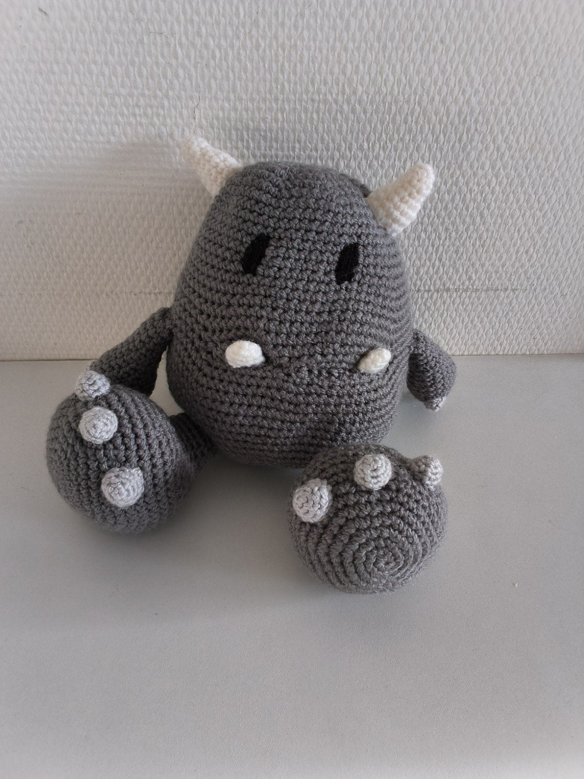 Grappige monster knuffel., Kinderen en Baby's, Overige typen, Grijs, Nieuw, Ophalen of Verzenden