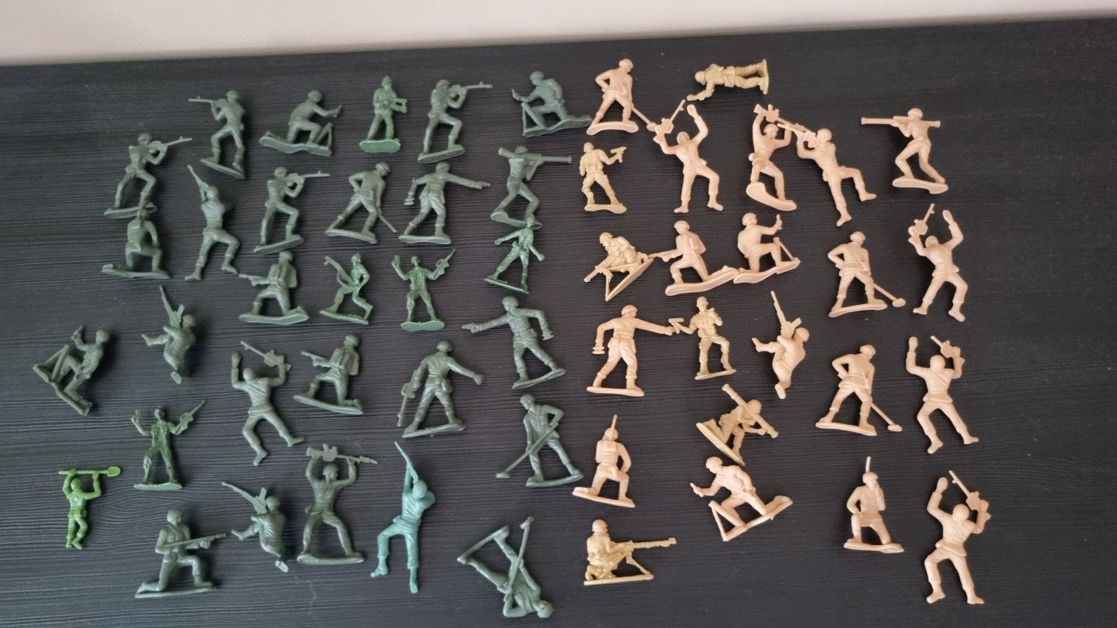 Grote set leger poppetjes - Groen en Beige, Ophalen of Verzenden, Gebruikt