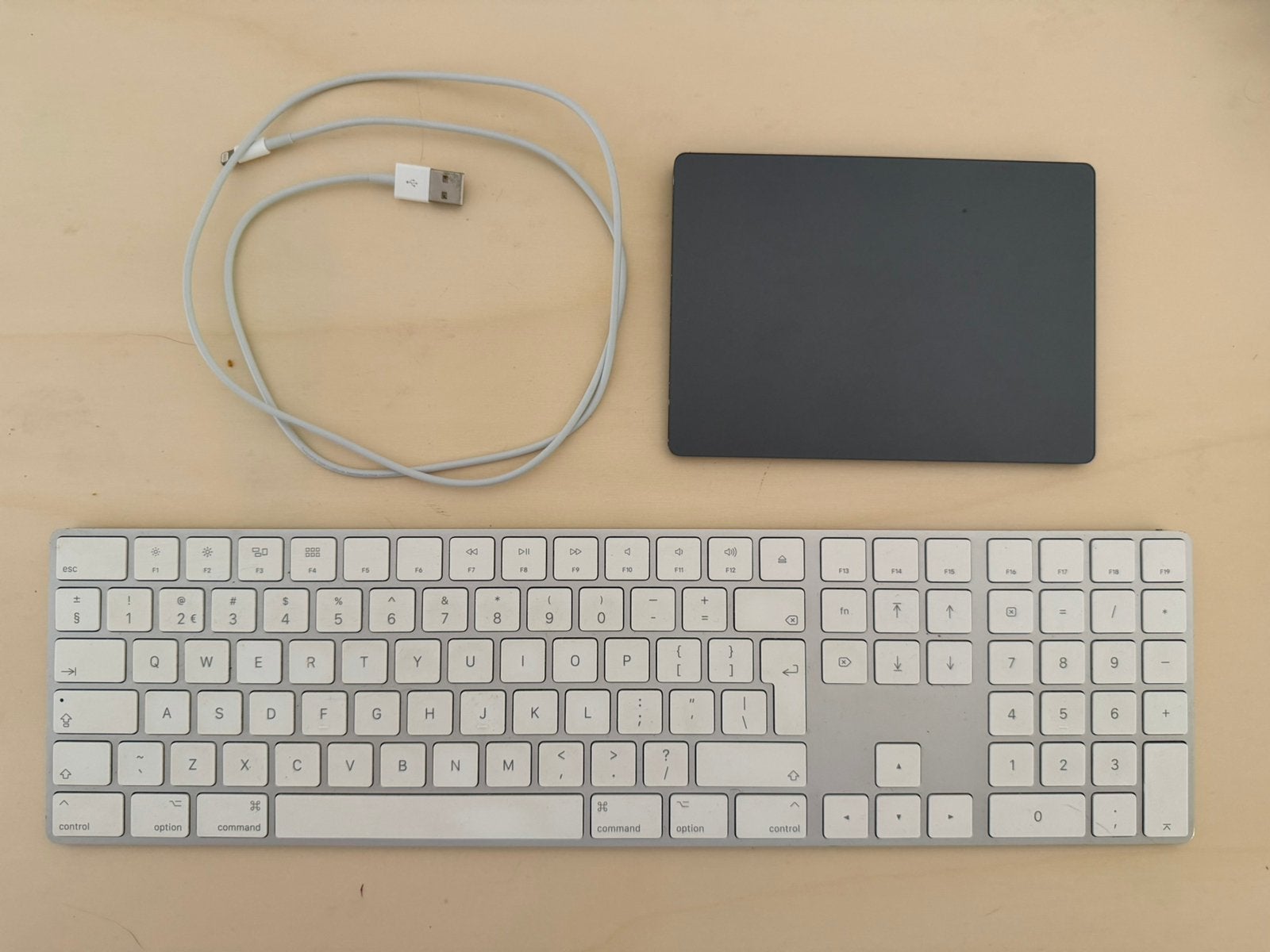 Apple magic keyboard en trackpad, Verzenden, Zo goed als nieuw