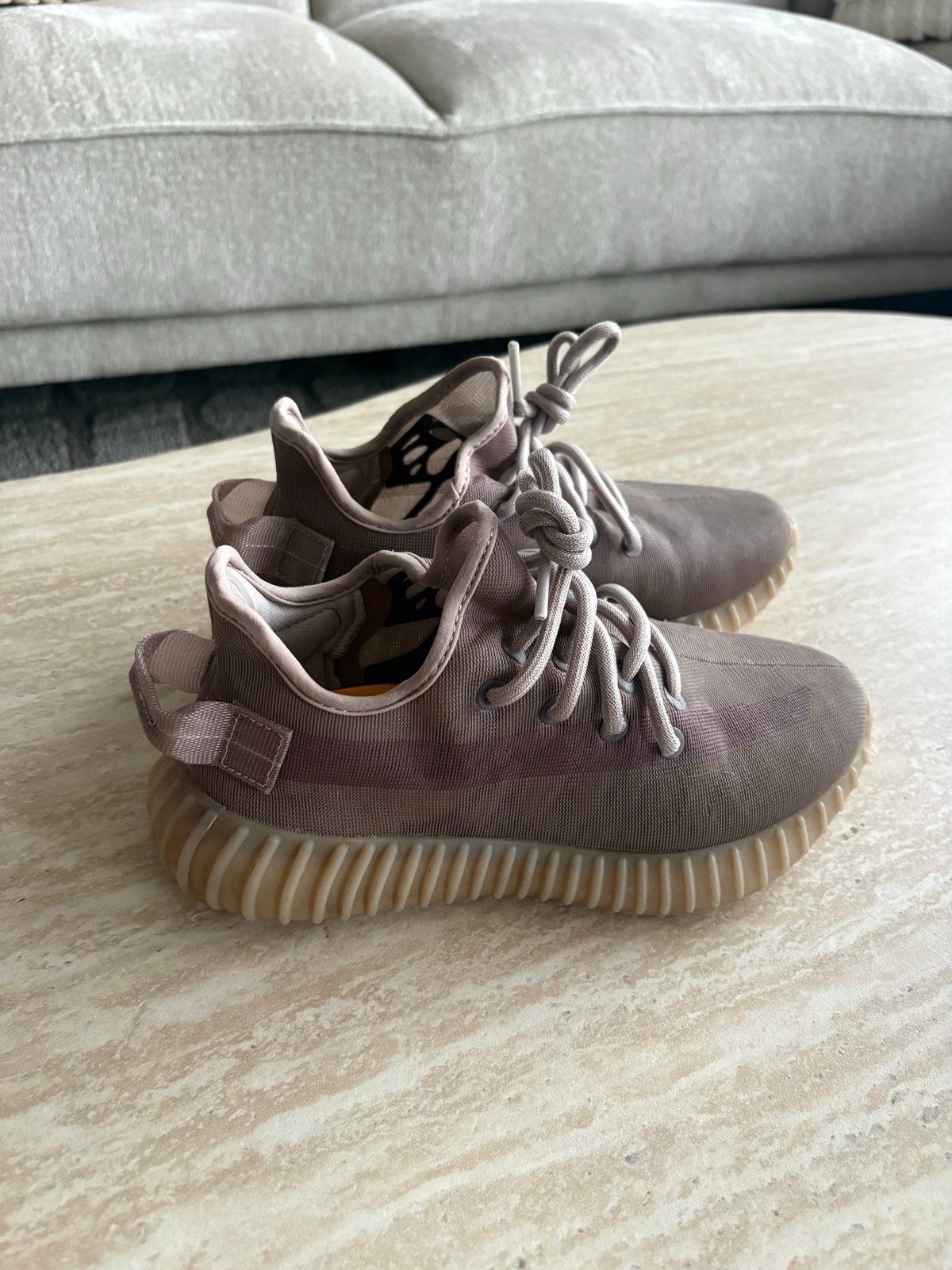 Yeezy Boost 350 V2 'Mono Mist' maat 37,5, Kleding | Dames, Bruin, Verzenden, Sneakers of Gympen, Zo goed als nieuw