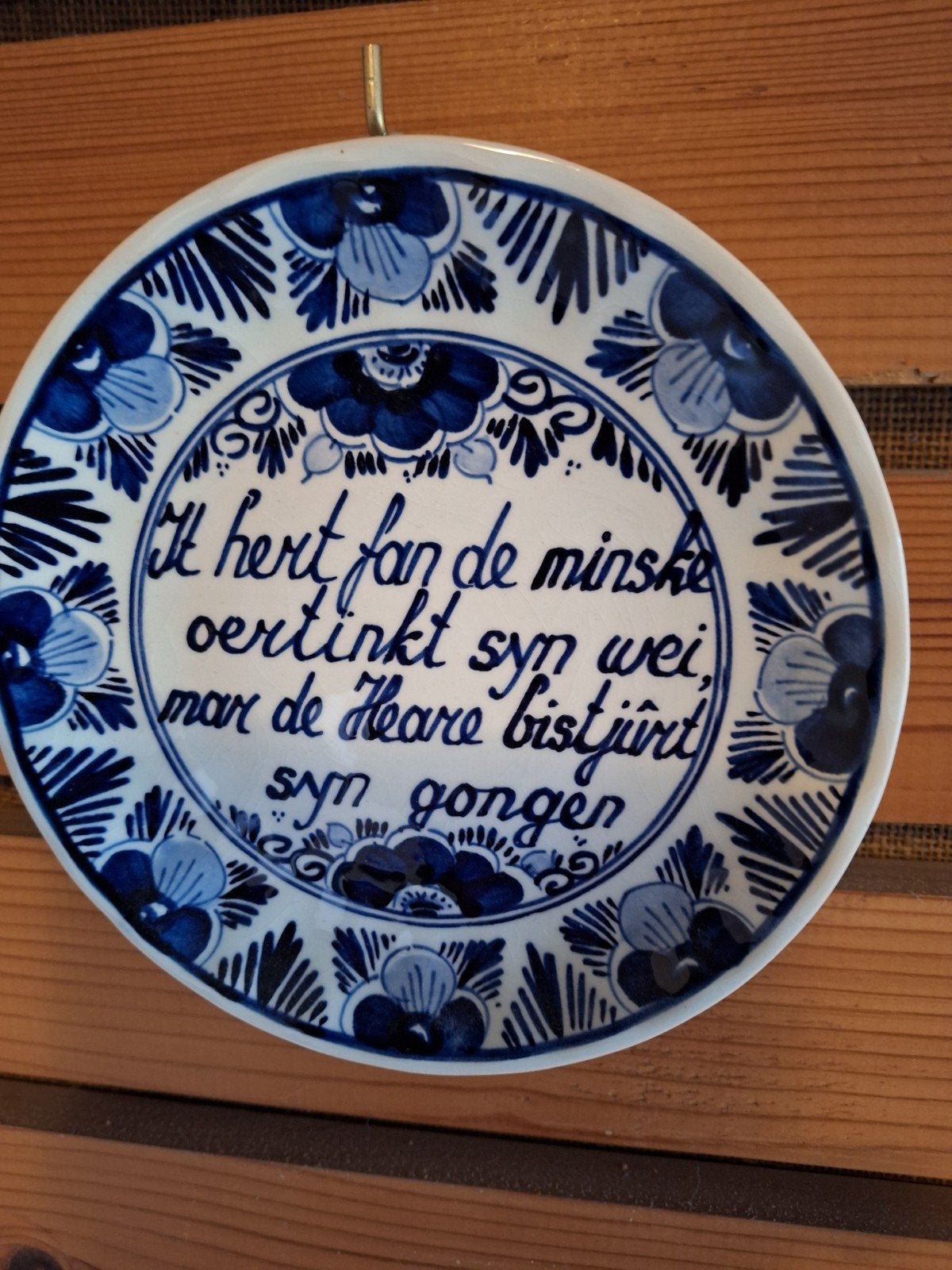 Delfts Blauw wandbordje met Friese religieuze spreuk - 17 cm, Ophalen of Verzenden