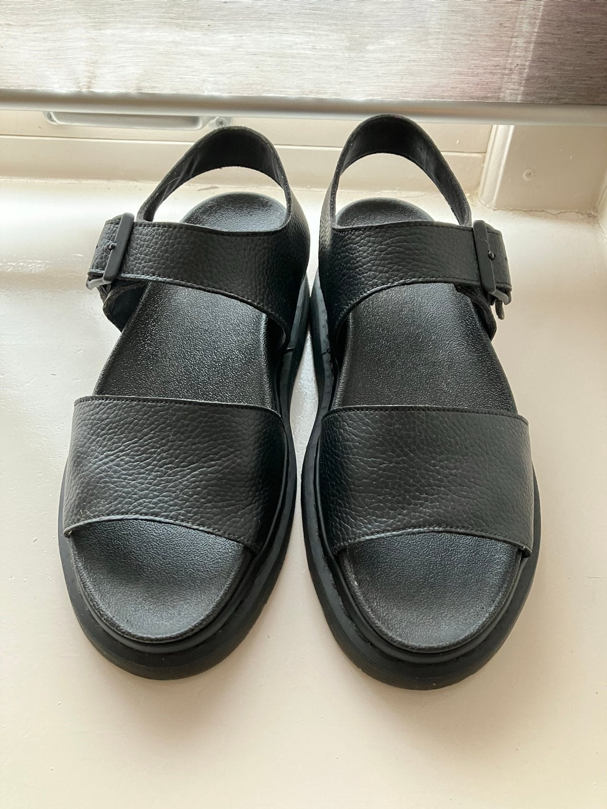 Dr. Martens Gryphon sandalen - 41, Ophalen of Verzenden, Zo goed als nieuw, Zwart, Sandalen of Muiltjes