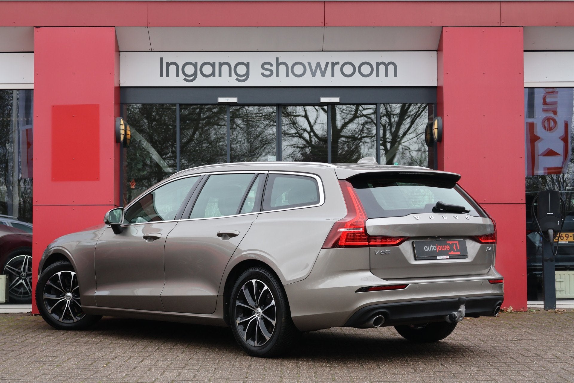 Volvo V60 2.0 D4 Momentum Pro | Origineel NL | Trekhaak | Po, Gebruikt, Leder en Stof, Origineel Nederlands, Diesel