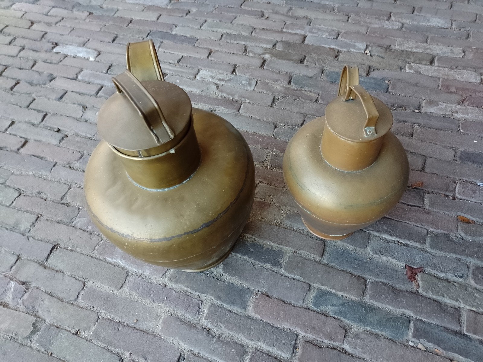 2 Antieke koperen messing melkkannen melkbus schenkkan, Verzamelen, Ophalen of Verzenden, Gebruikt, Poppenhuis