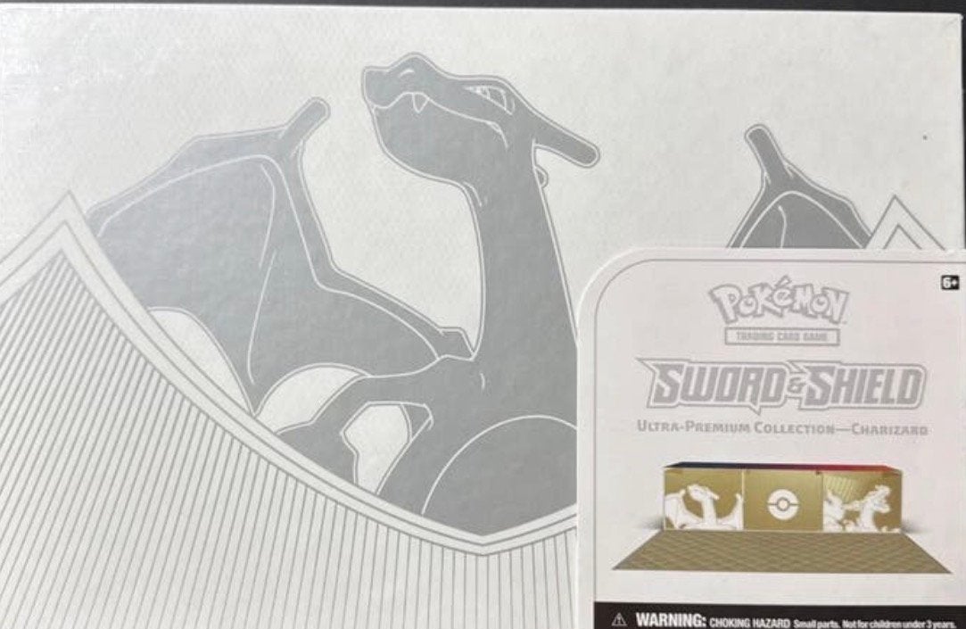Charizard UPC Ultra Premium Collection Box, Hobby en Vrije tijd, Verzamelkaartspellen | Pokémon, Ophalen, Nieuw, Boosterbox