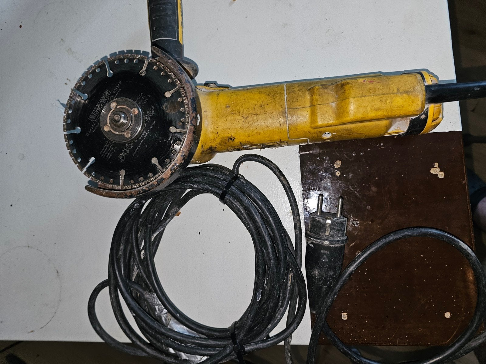 DeWALT DWE4217 Haakse Slijper 125mm  met herstartbeveili, Doe-het-zelf en Verbouw, Gereedschap | Slijpmachines, Ophalen of Verzenden