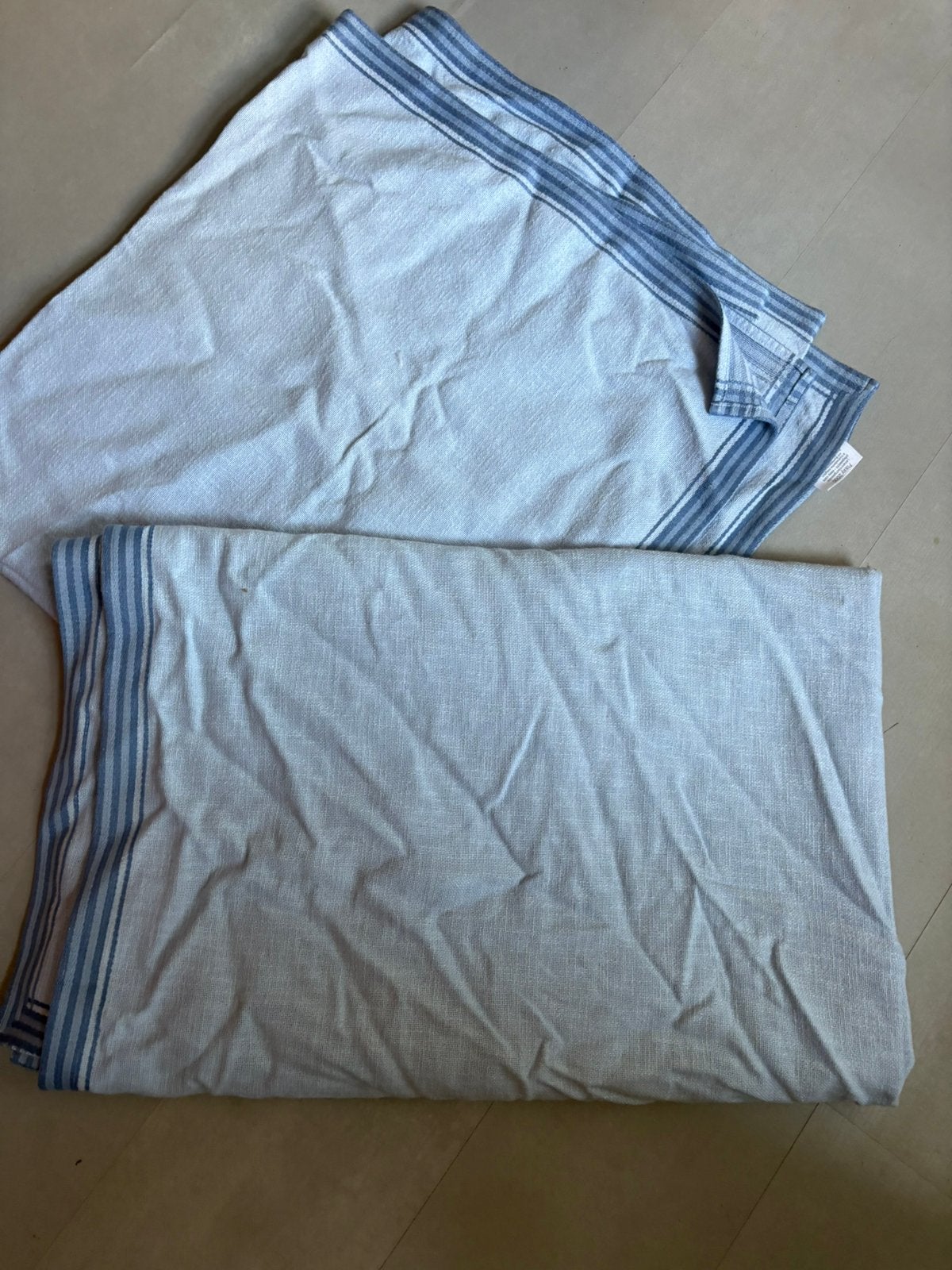 Twee grote tafelkleden Pichler linnenlook blauw lavendel, Ophalen of Verzenden, Zo goed als nieuw, Rechthoek