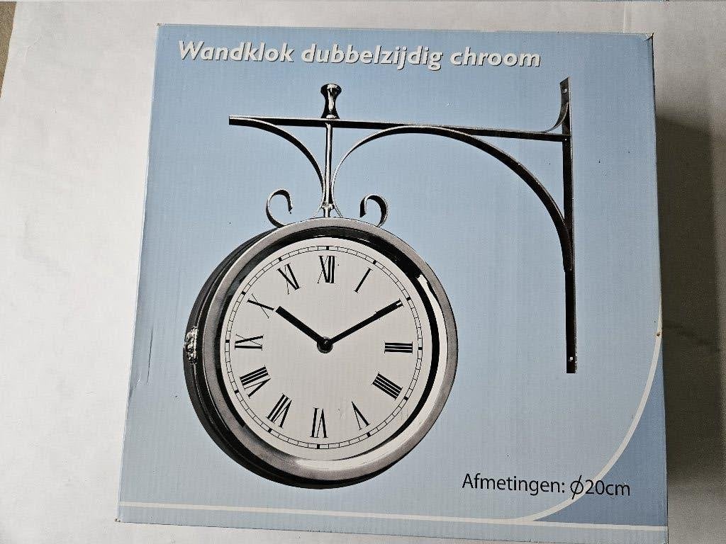 Gloednieuw Dubbelzijdige wandklok chroom doorsnee 20 cm, Huis en Inrichting, Woonaccessoires | Klokken, Ophalen, Nieuw, Overige typen