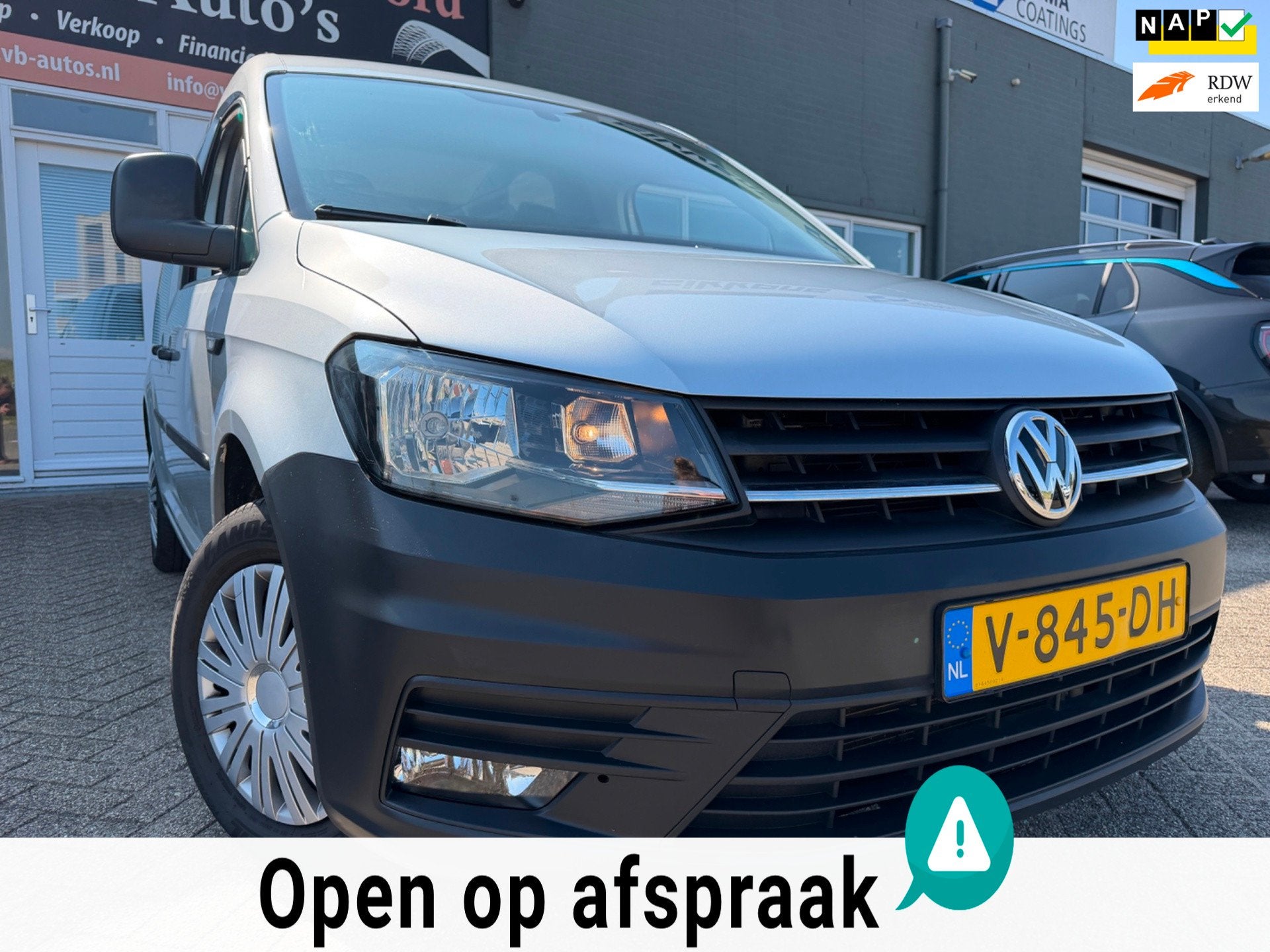 Volkswagen Caddy 1.6 TDI L1H1 Comfortline met parkeersensore, Voorwielaandrijving, Euro 5, Stof, Zwart