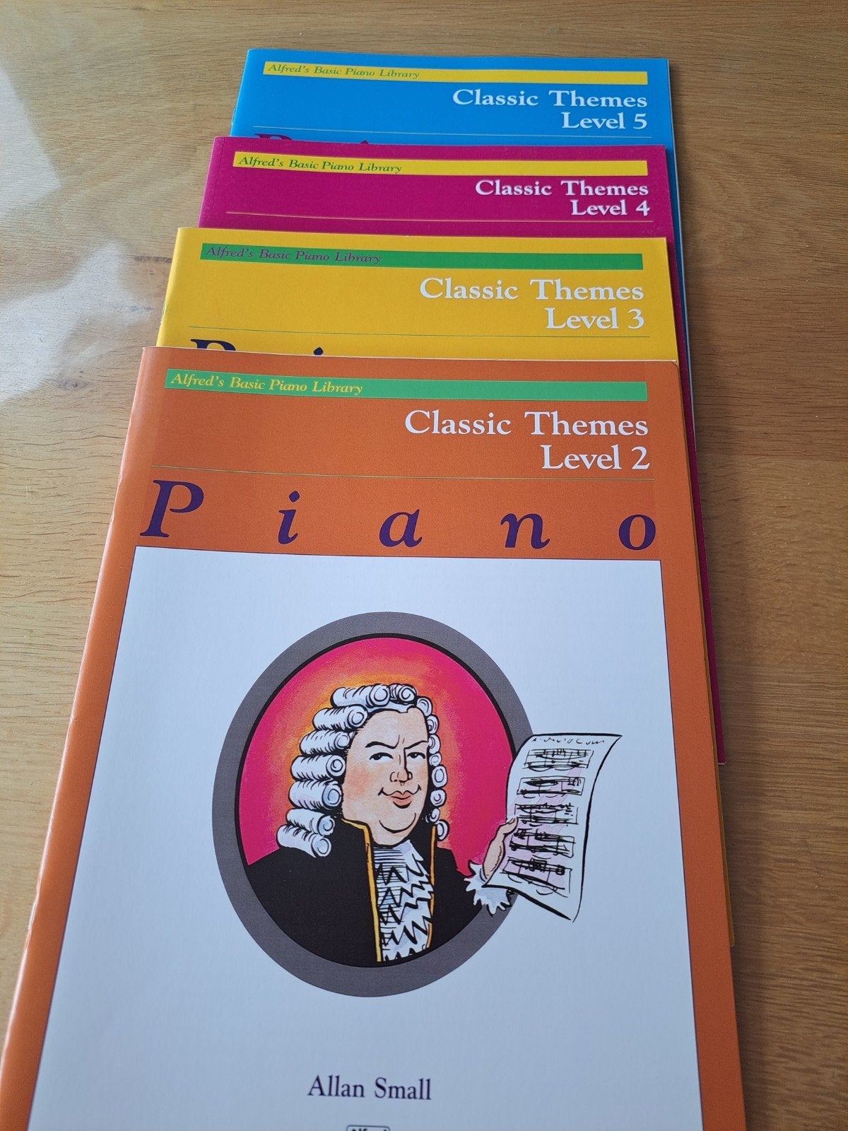 Alfred's Basic Piano Library - Classic Themes (Levels 2-5), Muziek en Instrumenten, Klassiek, Les of Cursus, Nieuw, Ophalen of Verzenden