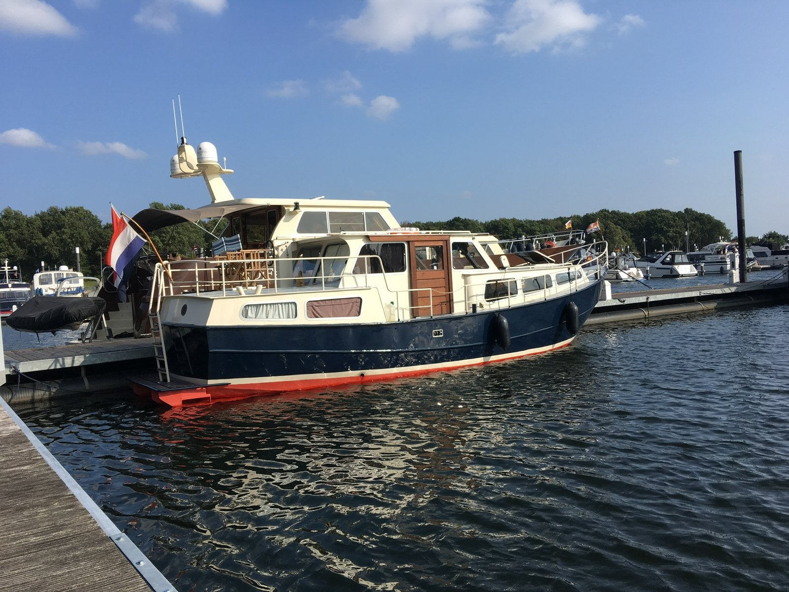Motorvlet 10.5 meter lang 3.00 meter breed, Watersport en Boten, Motorboten en Motorjachten, Ophalen, Toilet