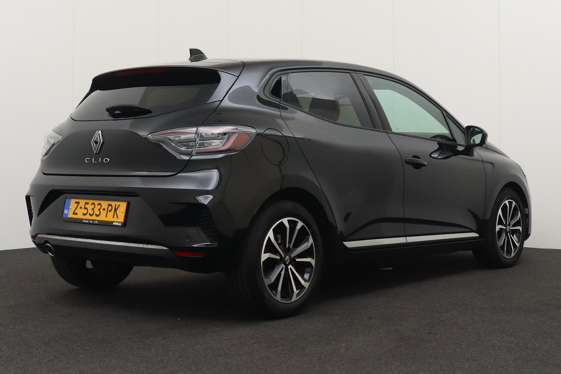 Renault Clio 1.0 92 PK TCe Techno Sportstoelen Navi+ 360 Cam, Voorwielaandrijving, Dealer onderhouden, Gebruikt, Leder en Stof