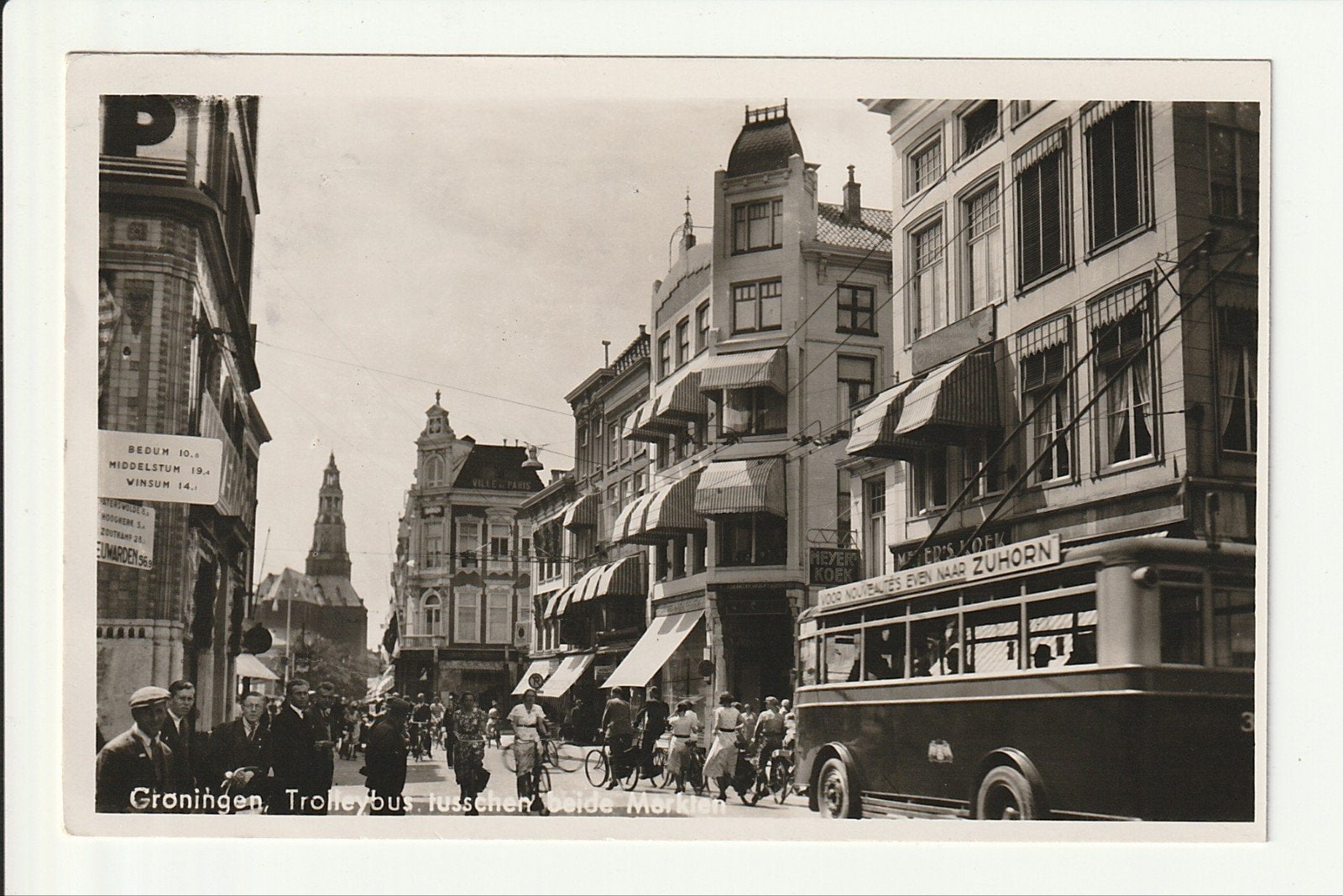GRONINGEN TROLLEYBUS TUSSCHEN BEIDE MARKTEN FIETSERS VOLK, Ophalen of Verzenden, 1940 tot 1960, Gelopen, Groningen