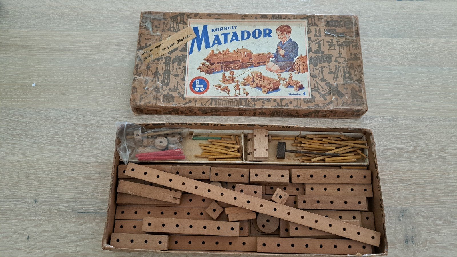 Korbuly Matador bouwdoos, Ophalen