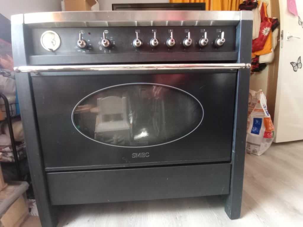 Smeg 6 pits fornuis met oven 90cm, Witgoed en Apparatuur, Fornuizen, Ophalen, Gebruikt, 60 cm of meer, Gas
