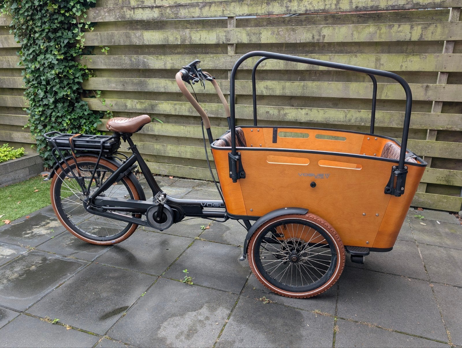 Vogue Carry 3 - Elektrische Bakfiets (2023 maart), Ophalen, Gebruikt, 4 kinderen of meer, Huif