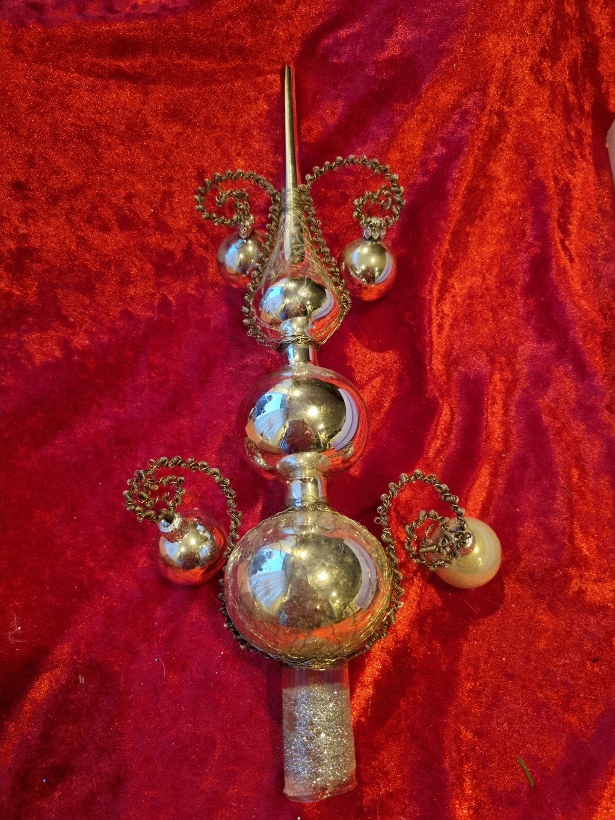 ANTIEKE PIEK  IGONISCHE DRAAD EN 4 BALLETJES  ., Ophalen of Verzenden