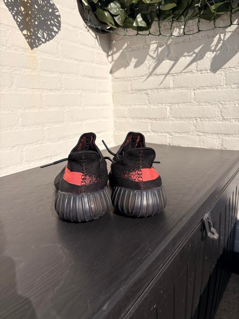 Adidas Yeezy Boost 350 V2 Core Black Red, Kleding | Heren, Schoenen, Ophalen, Zo goed als nieuw, Zwart, Sneakers of Gympen