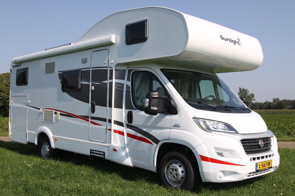Te huur : Ruime camper met vast bed en XXL garage huren, Caravans en Kamperen, Verhuur