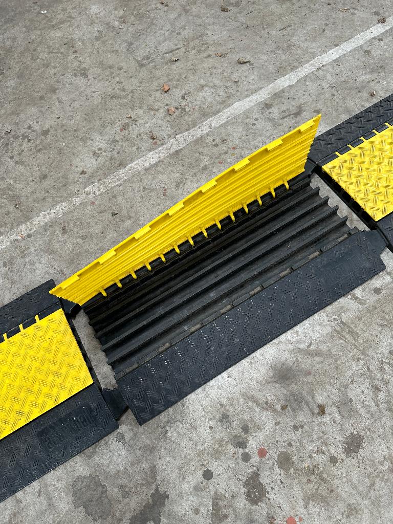 Kabelgoot / kabelbrug, Ophalen, Zo goed als nieuw, Overige typen