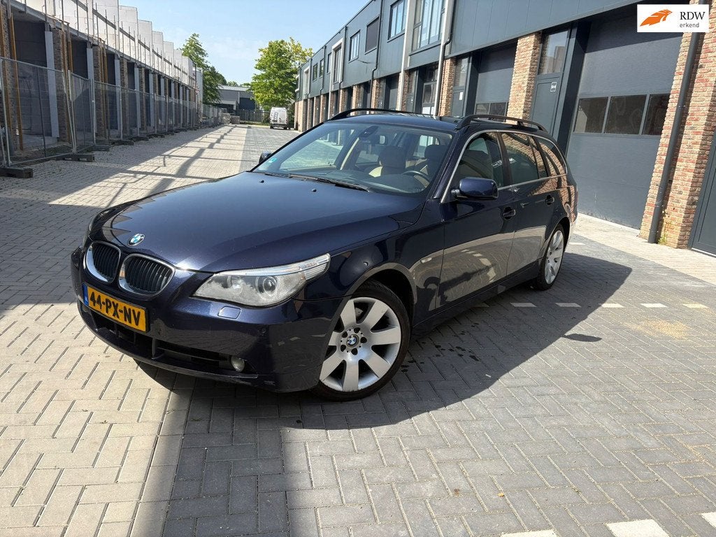 BMW 5-serie Touring 525i Executive, Auto's, BMW, Automaat, Achterwielaandrijving, Gebruikt, 2000 kg
