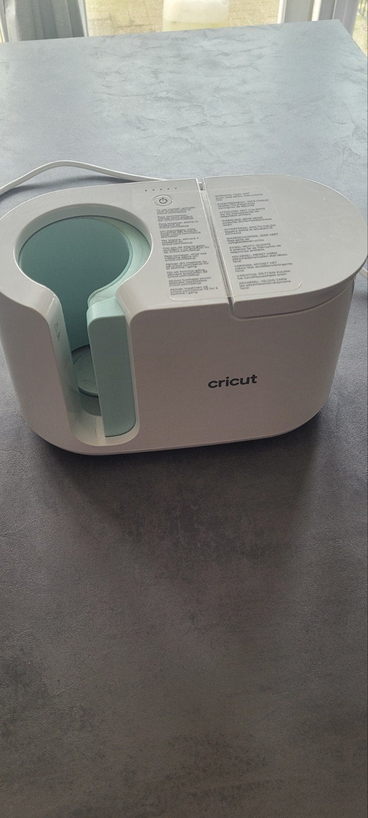 Cricut Mokkenpers - Zo goed als nieuw, in originele doos, Info@cricut.com, Bleichstr. 8–10
40211 Düsseldorf
Duitsland, Cricut