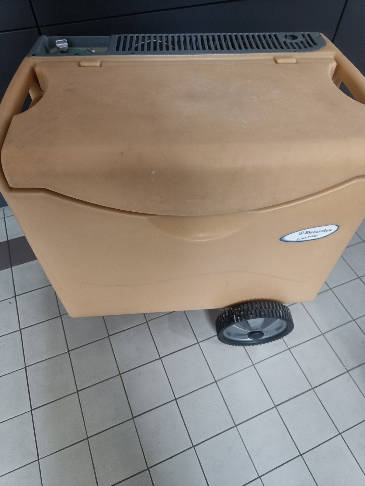 Dometic Electrolux Koelbox op wielen - Gebruikt, Caravans en Kamperen, Ophalen of Verzenden, Gebruikt, Koelbox, Elektrisch
