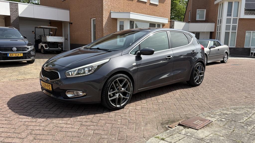 Kia cee'd 1.4 CVVT Stoel/stuur verw I Cruise control LM vlgn, Auto's, Kia, Bedrijf, Te koop, (Pro) Cee d, ABS, Airbags, Airconditioning