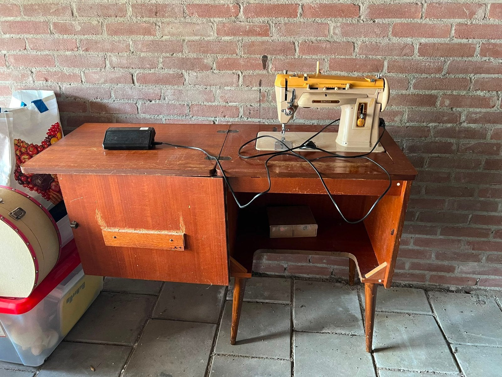 Originele singer naaimachine uit 1964 in naaikastje, Ophalen
