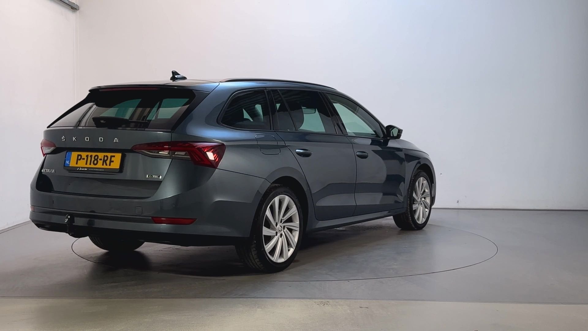 Skoda Octavia Combi 1.5 e-TSI 150pk DSG Business Edition Plu, Dealer onderhouden, Stof, 4 cilinders, 1283 kg