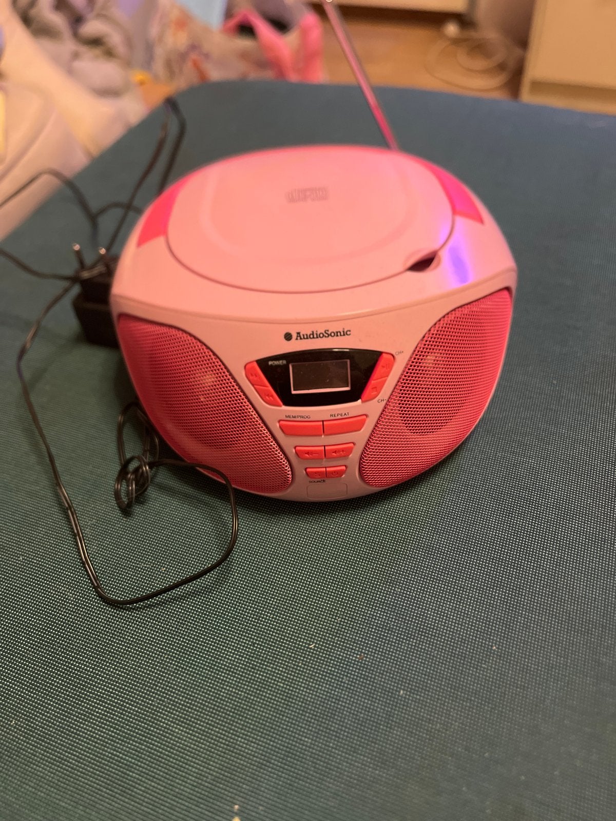 Audiosonic draagbare radio met CD-speler - Roze, Audio, Tv en Foto, Ophalen of Verzenden, Zo goed als nieuw, Radio, Met cd-speler