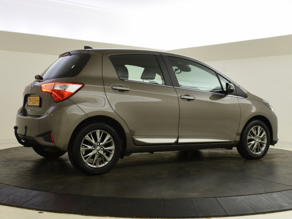 Toyota Yaris 1.5 VVT-i Executive | Navigatie | Trekhaak | Ca, Auto's, 4 cilinders, Leder en Stof, Origineel Nederlands, Bedrijf