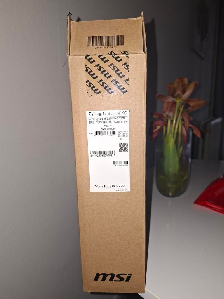 MSI Cyborg 15 B2RWFKG Gaming Laptop - Zo goed als nieuw, 2 tot 3 Ghz, Zo goed als nieuw, Gaming, SSD