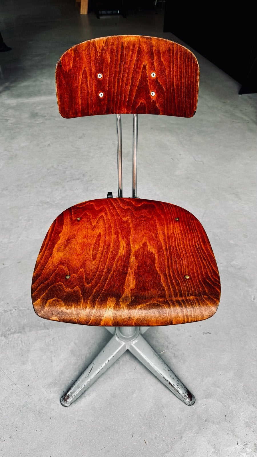 Vintage industriële bureaustoel met houten zitting, Antiek en Kunst, Ophalen