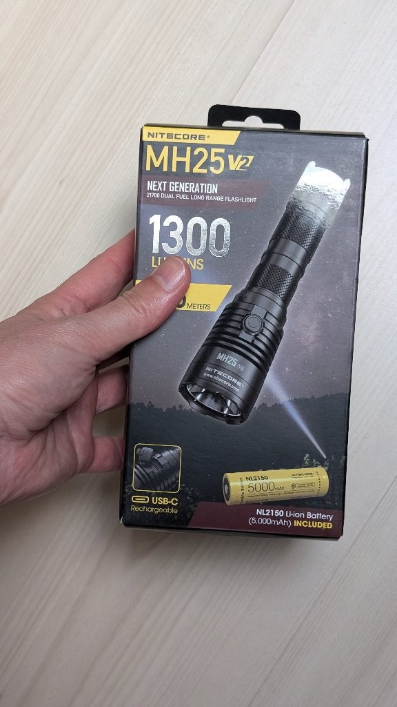 Nitecore MH25 v2 zaklamp, Caravans en Kamperen, Zaklampen, Verzenden, Zo goed als nieuw, Batterij