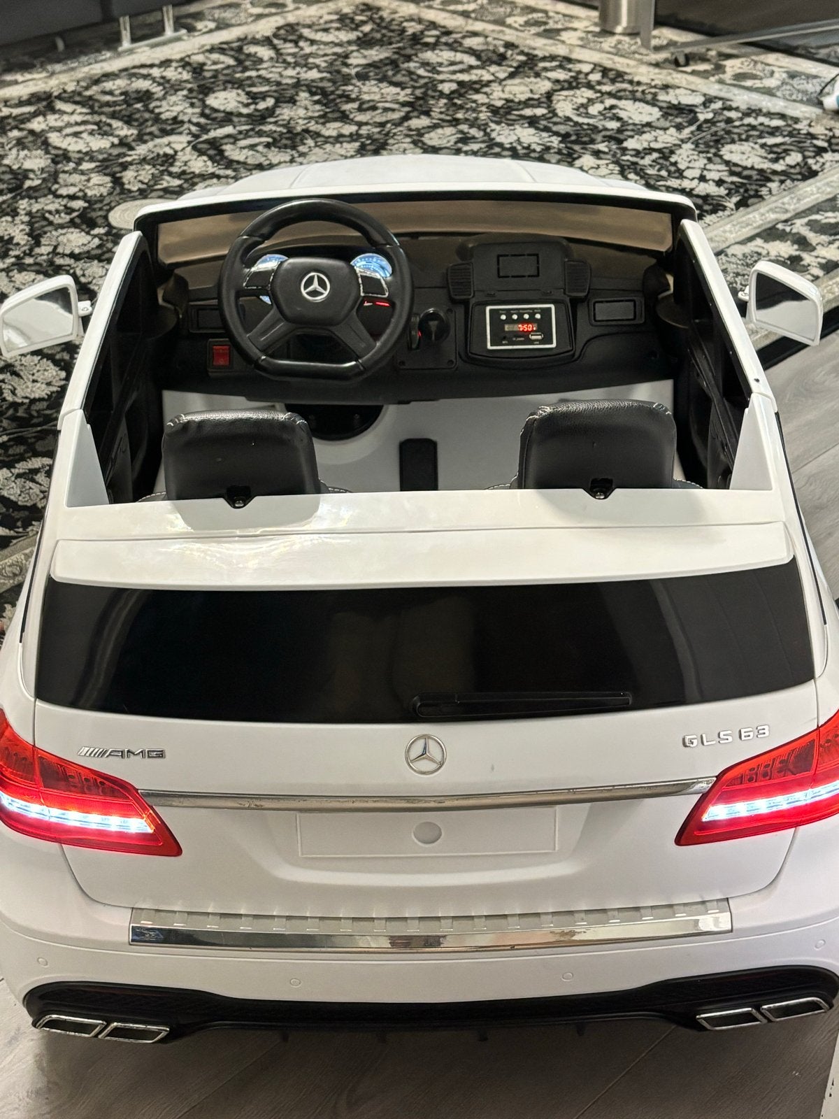 Mercedes GLS 63 AMG kinderauto met nieuwe accu's, Ophalen, Gebruikt