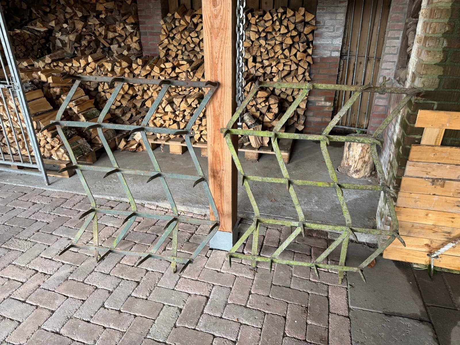 Twee oude eggen voor decoratie of gebruik, Ophalen, Gebruikt