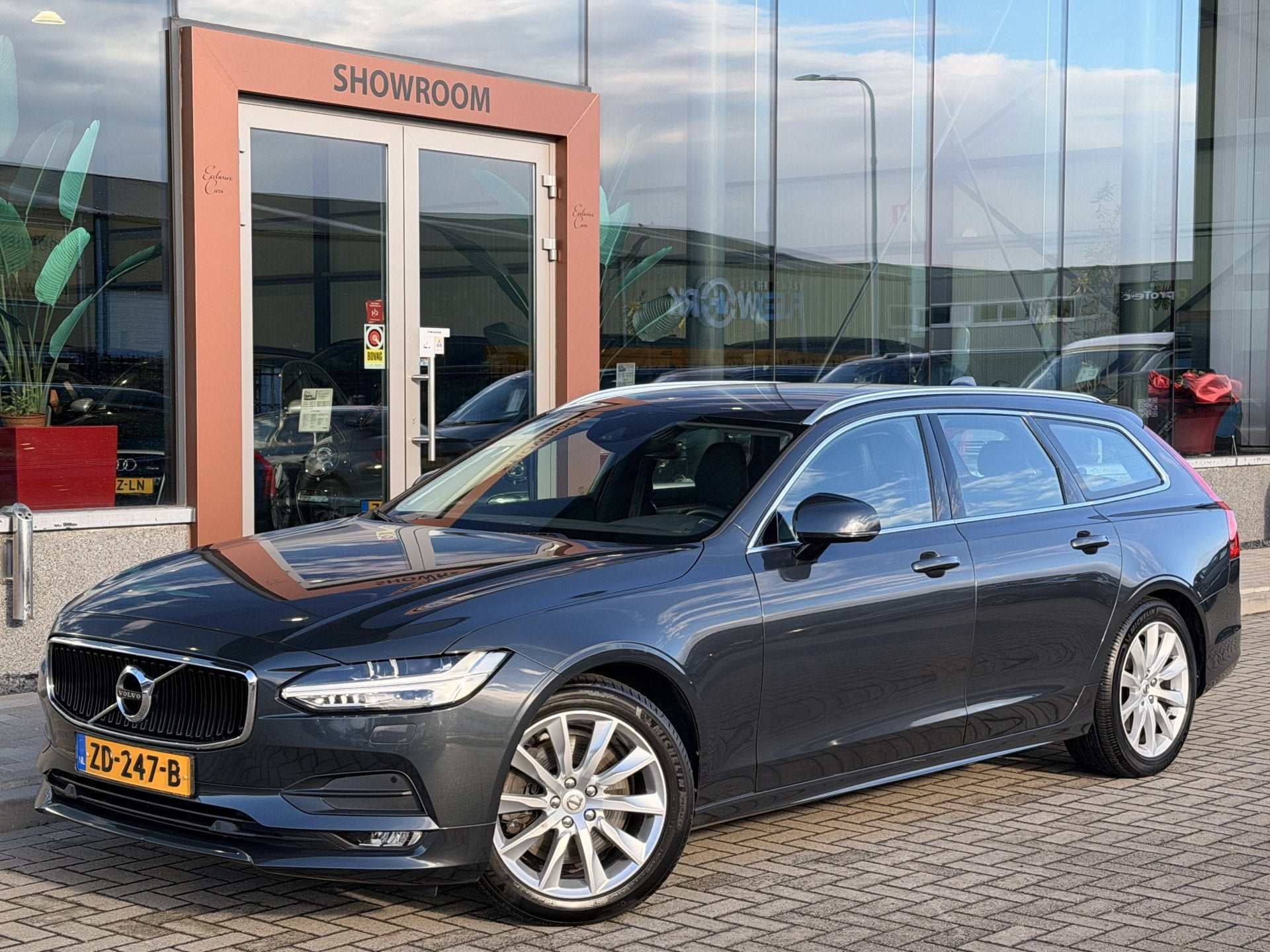 Volvo V90 2.0 T4 Momentum | Apple Carplay | ACC | Elek. Trek, 15 km/l, 1969 cc, 1616 kg, 93 €/maand